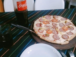 La Pizza Pizzeria food