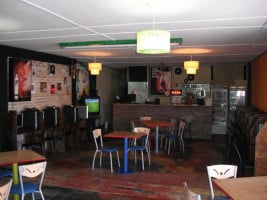 Tomatino Pizza -ciber Cafe inside