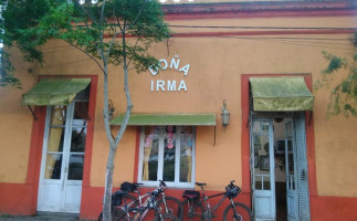 Doña Irma outside