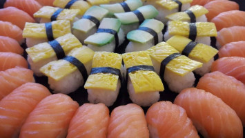 Sushi Fans food