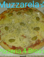 Pizzeria 4 Bros food