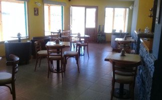 Del Viejo Bosque Cafe inside