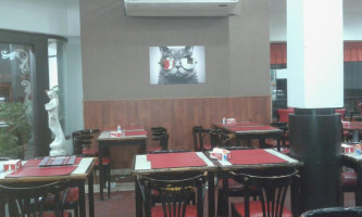 Domenica Pizza Y Cafe inside