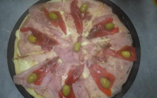 Mr Pizza Calzada food