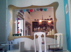 Amelie Petit Cafe inside