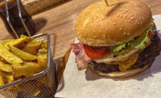 Alaseña Steakhouse Burger food