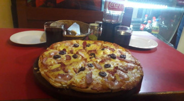 Pizza Domis food