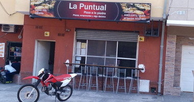 La Puntual outside