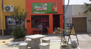 Milos Pizzas Extérieur