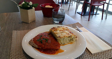 Bananas Resort food
