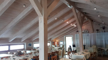 867 Galeria À l'intérieur