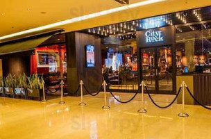 Loco's X La Pizza Exterior