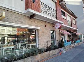 Carlota Patisserie outside