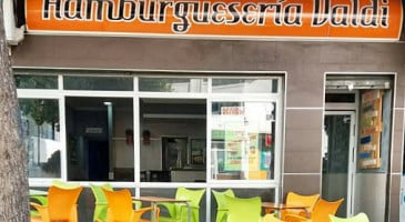 Pomodoro Pizza Resto outside