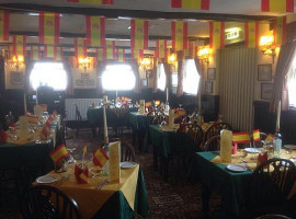 Mil Horas Cafetería inside