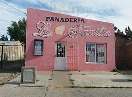 La Familia outside