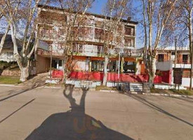 Platos Rotos outside