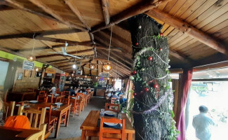 El Arbol Parrilla Resto Cerveceria inside