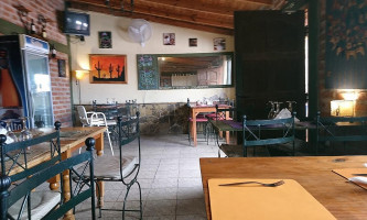 Maurias Resto Dentro