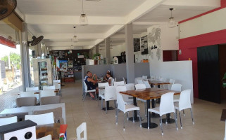 Heladería Cafetería Y Resto Los Colos inside