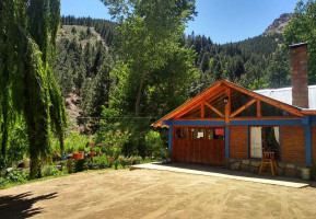 Camping Y Corona outside