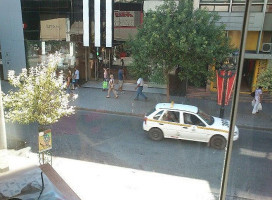 Café Floreal outside