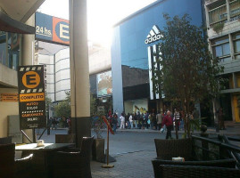 Café Floreal outside