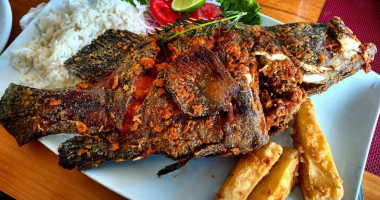 Challwa Pescados Y Mariscos