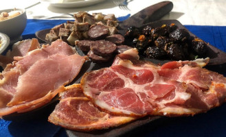 Lechones Avalos food