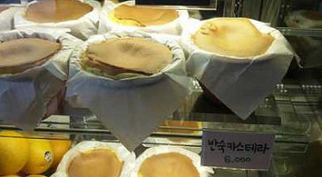 Robert Caleta Olivia Nourriture