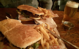 Arnulfo De Metz Cerveceria Artesanal food