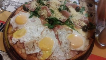 Pizza Fava Cipolletti food