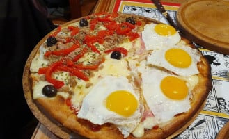 Pizza Fava Cipolletti food