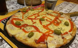 Pizza Fava Cipolletti food