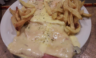 Sede Club Atletico Y Biblioteca Sarmiento Food