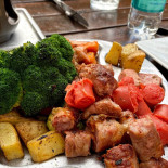 Camelia Sensi Comida