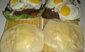 Far West Lomos Y Pachatas Comida