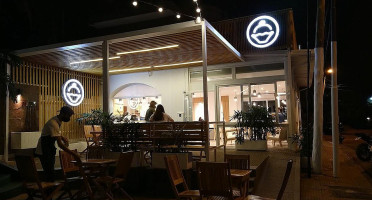 Heladeria Cremolatti outside