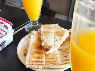 Las Medialunas Del Abuelo