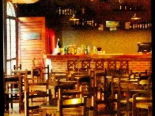 Alfonso Bar y Cafe