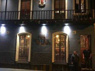 The Red Lion - Arequipa