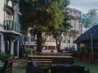 La Peatonal Beer Garden